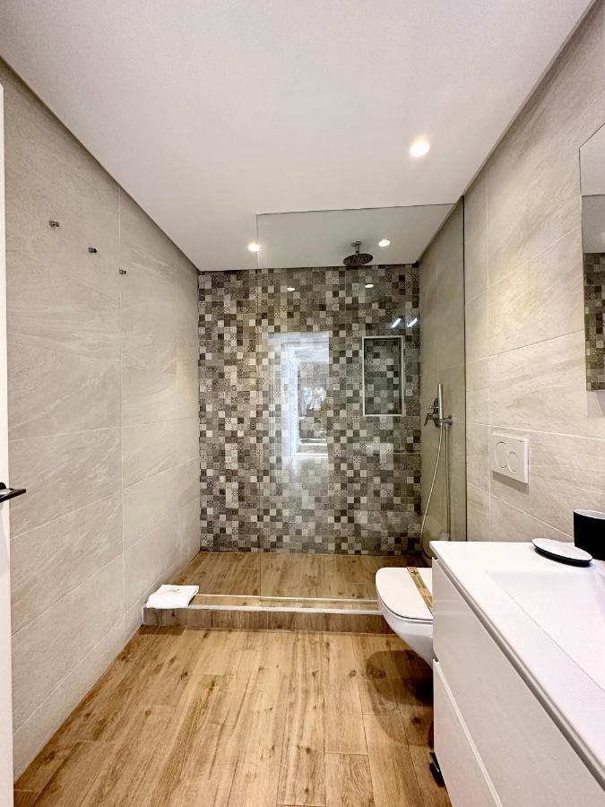 Old Town Modern Flat, 4 Minutes From Beach - Eaw Homes 马尔韦利亚 外观 照片