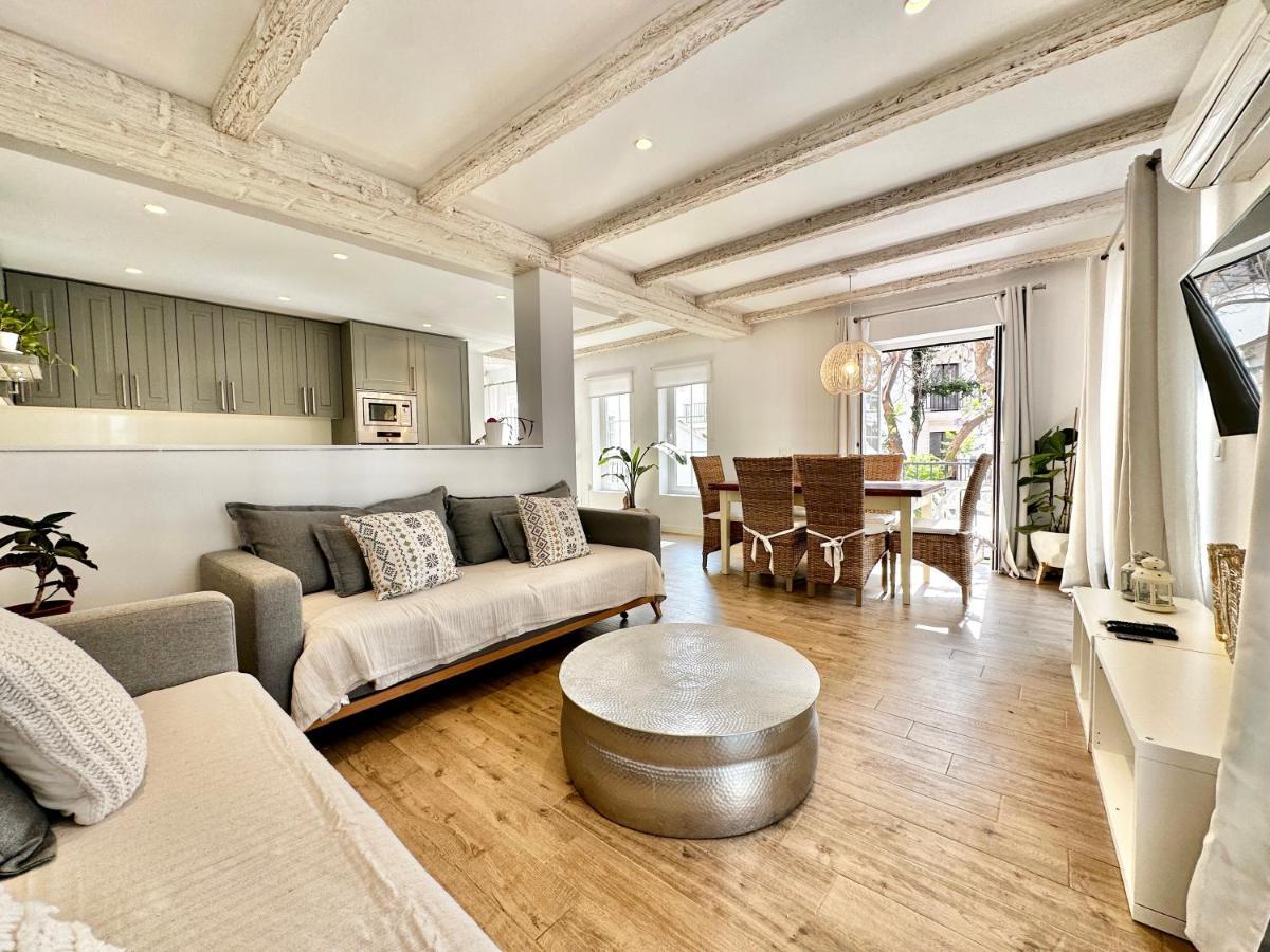 Old Town Modern Flat, 4 Minutes From Beach - Eaw Homes 马尔韦利亚 外观 照片