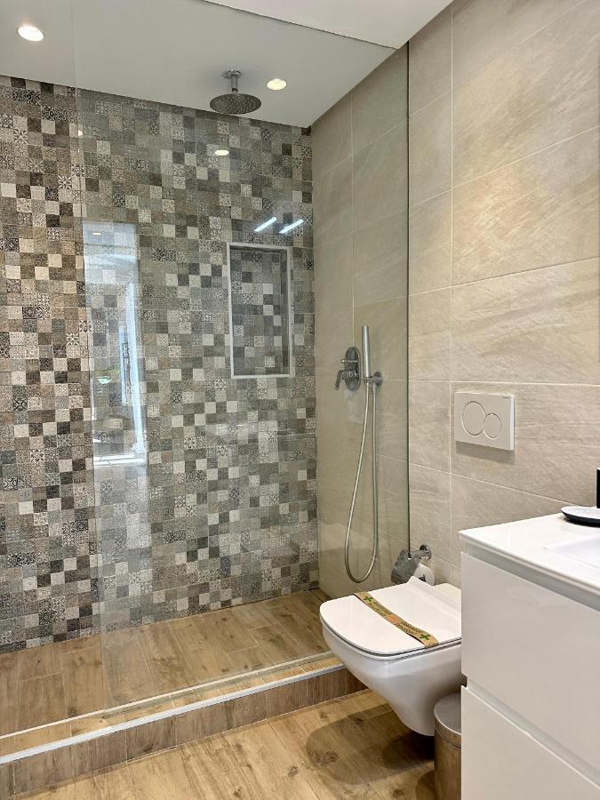 Old Town Modern Flat, 4 Minutes From Beach - Eaw Homes 马尔韦利亚 外观 照片