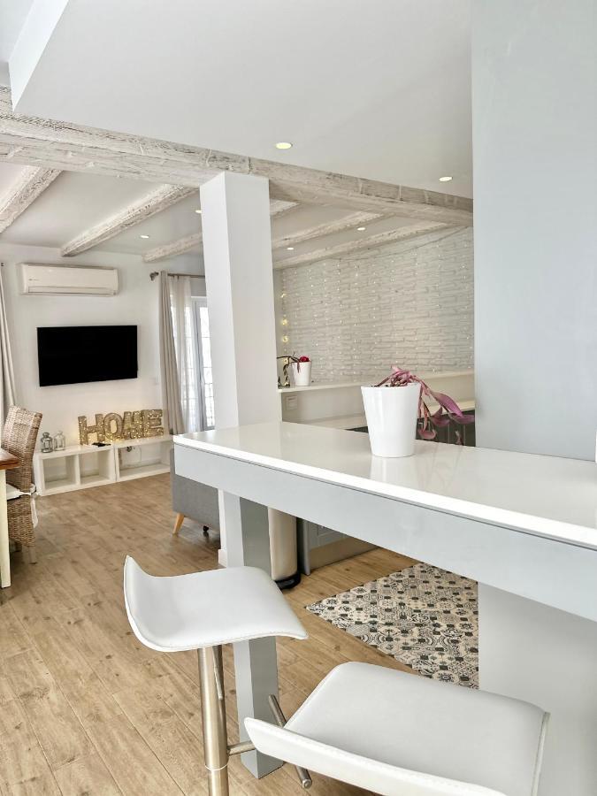 Old Town Modern Flat, 4 Minutes From Beach - Eaw Homes 马尔韦利亚 外观 照片